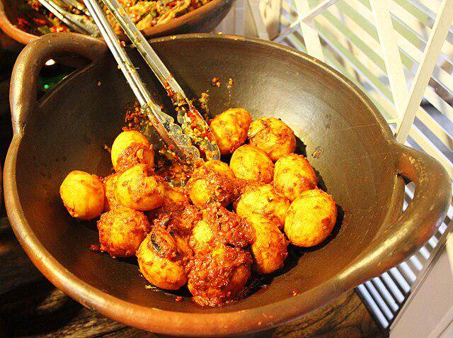 ilustrasi telur balado 