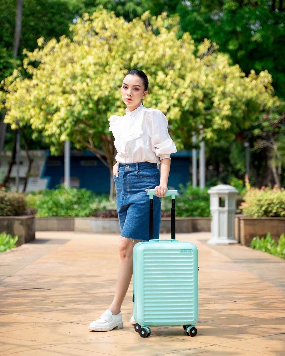 Mix and Match Celana Jeans ala Nazla Alifa Senia (instagram.com/nazlaalifa)