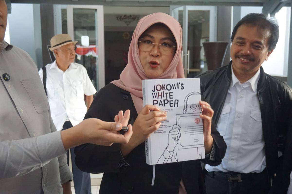 Roy Suryo cs meluncurkan buku Jokowi’s White Paper.