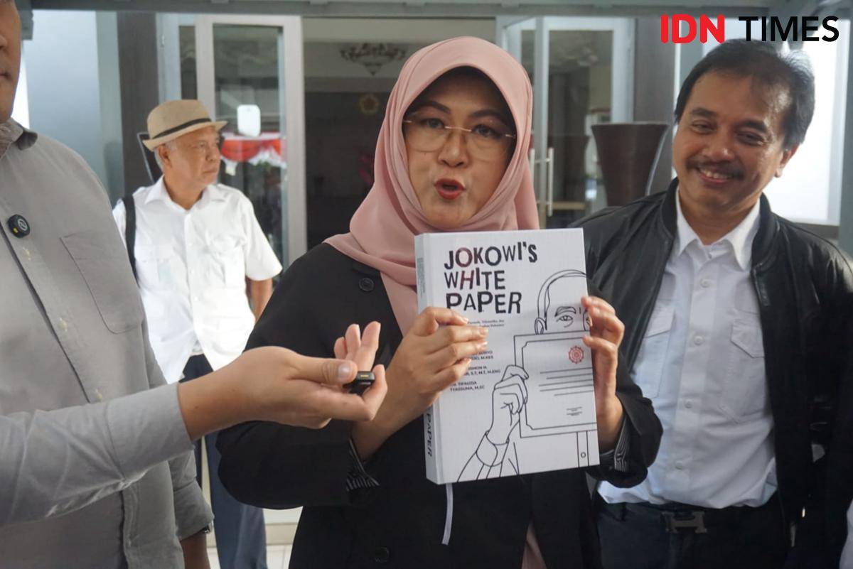 Roy Suryo cs meluncurkan buku Jokowi’s White Paper.