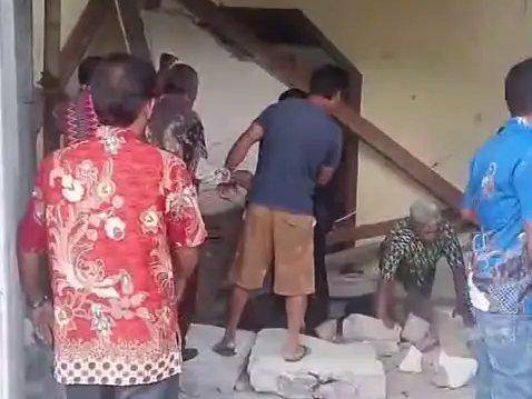 Gempa merusak sebuah bangunan di Kabupaten Poso, Sulawesi Selatan, Minggu (17/8/2025). (Dok. Istimewa)