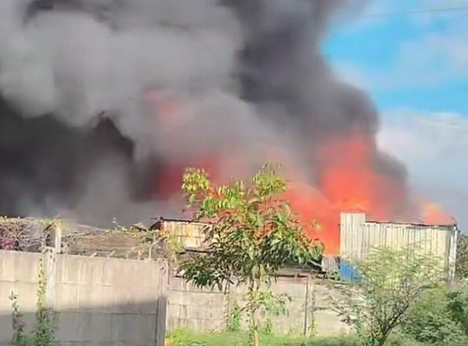 Kebakaran Jalan Sultan Abdullah, Buloa, Kecamatan Tallo, Makassar, Sulawesi Selatan, Senin (18/8/2025)