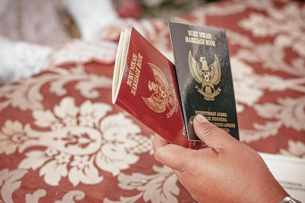 perbedaan buku nikah suami dan istri