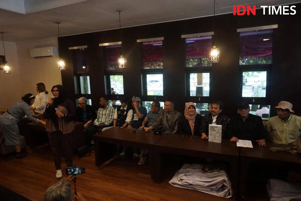 Roy Suryo cs meluncurkan buku Jokowi’s White Paper.