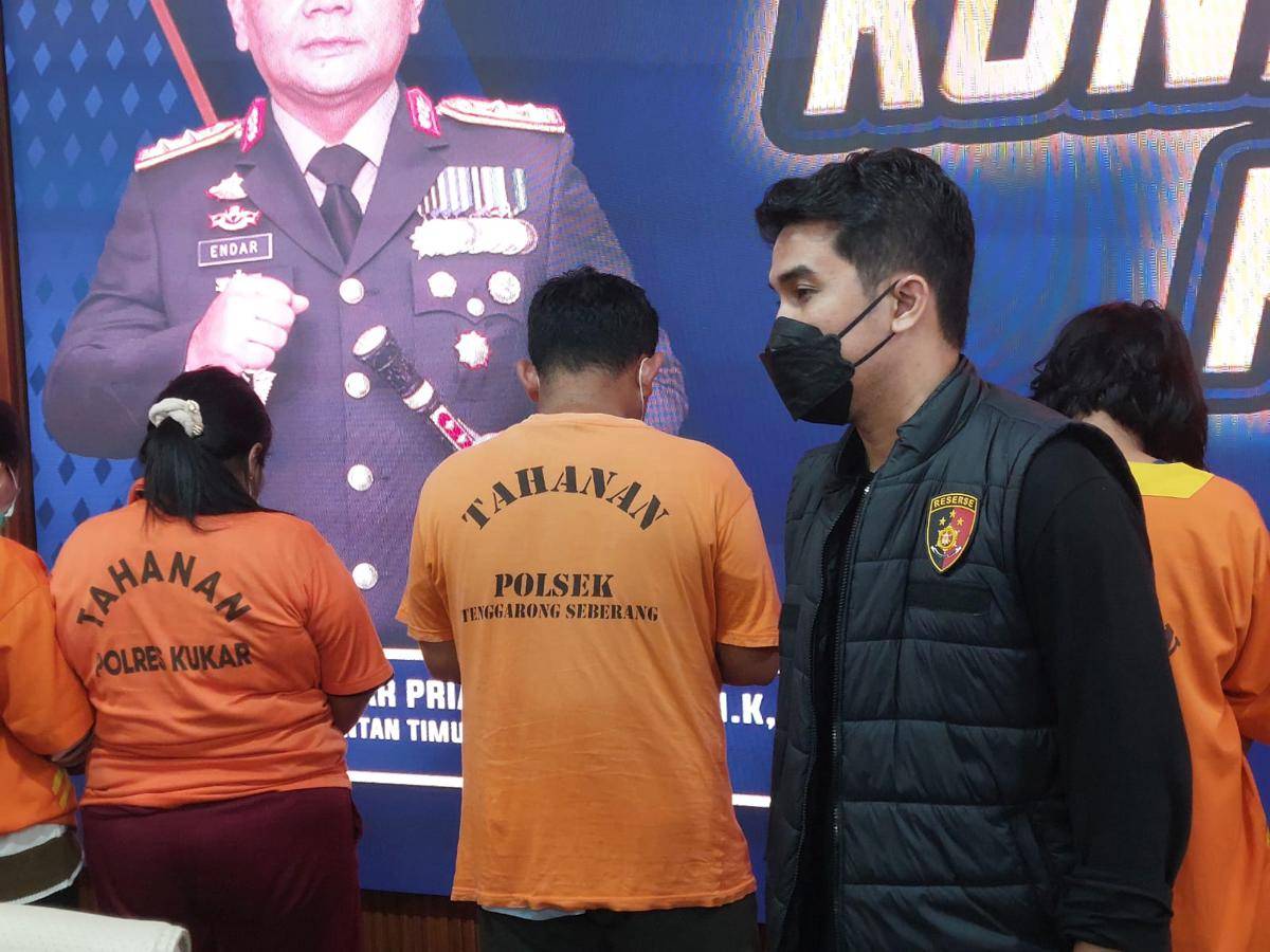 Polisi menangkap MA, pengajar pondok pesantren di Tenggarong Seberang. 