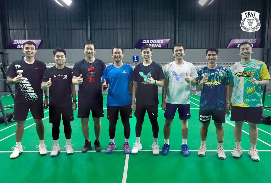 Hari ini tim ganda putra pelatnas menggelar latihan di Daddies Arena.Dalam latihan tersebut, had (1).jpg