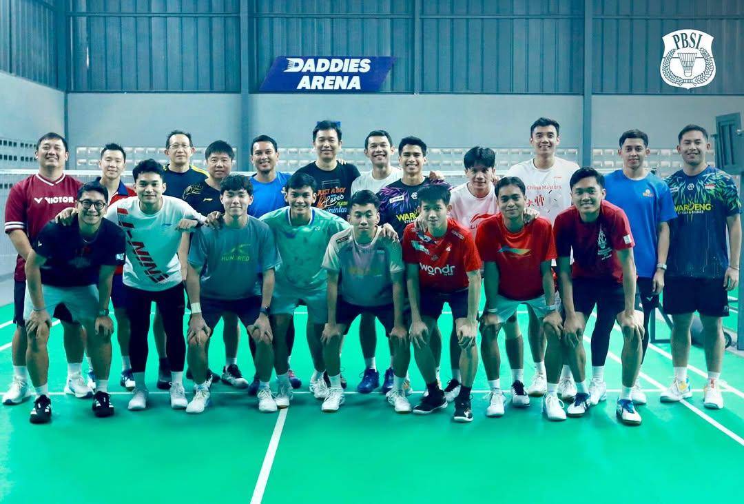 Hari ini tim ganda putra pelatnas menggelar latihan di Daddies Arena.Dalam latihan tersebut, had.jpg