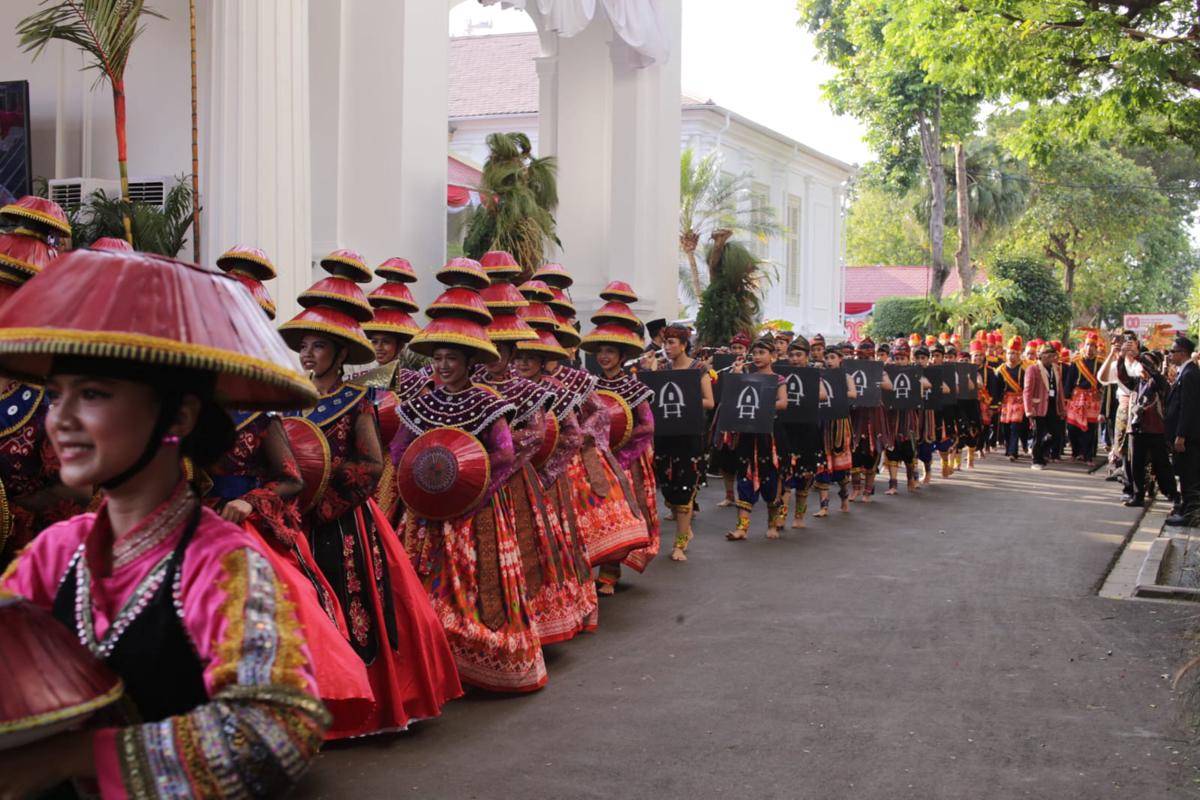 Tarian Tembolak Beak asal NTB. 
