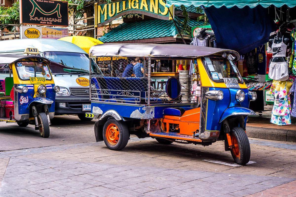 ilustrasi tuk tuk