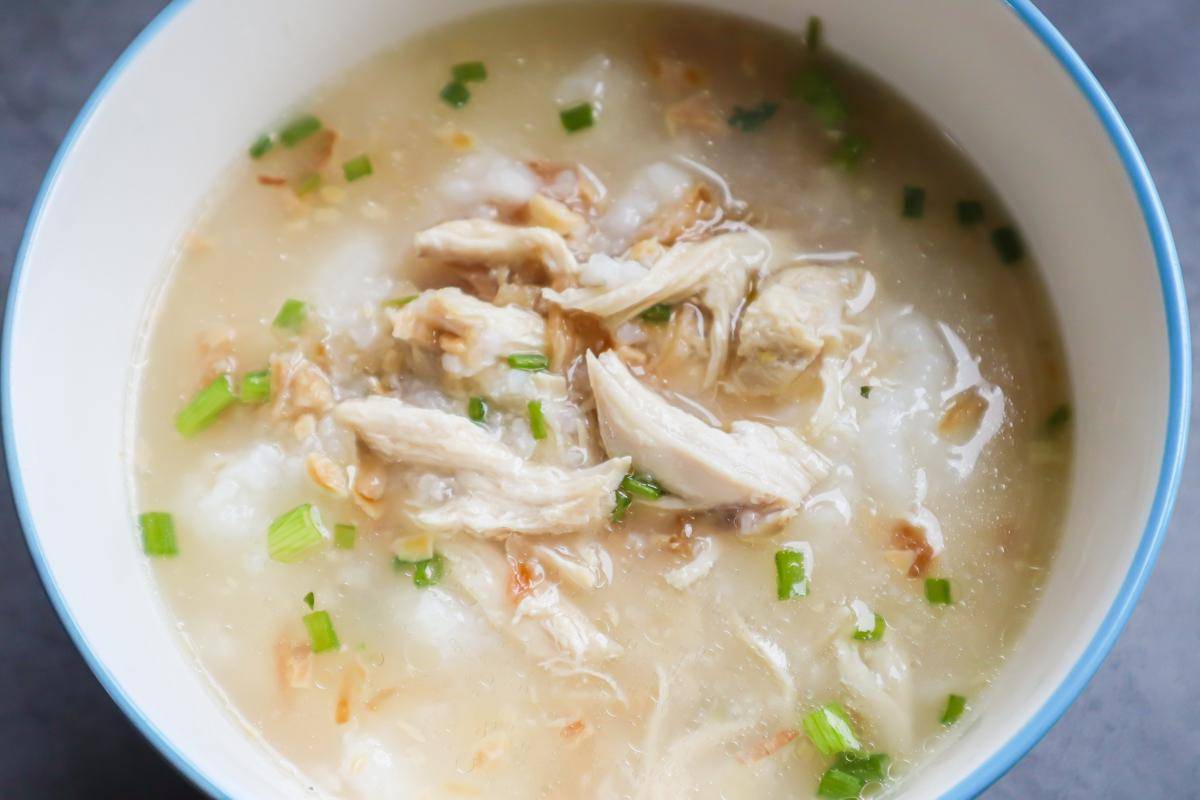 ilustrasi bubur ayam kuah bening