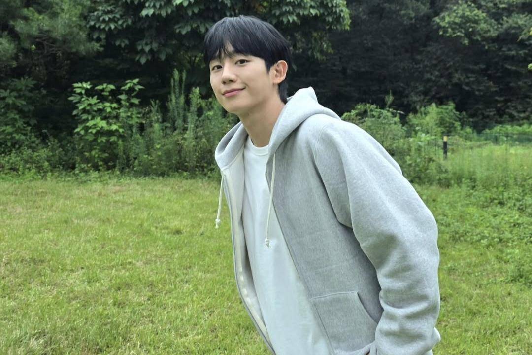 Jung Hae In (instagram.com/holyhaein)