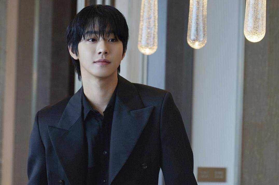 Ahn Hyo Seop (instagram.com/thepresentofficial)