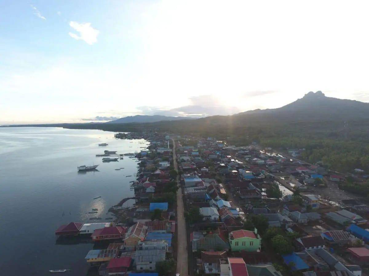 Pulau Kabaena di Kabupaten Bombana, Sulawesi Tenggara. (Dok. PLN UID Sulselrabar)