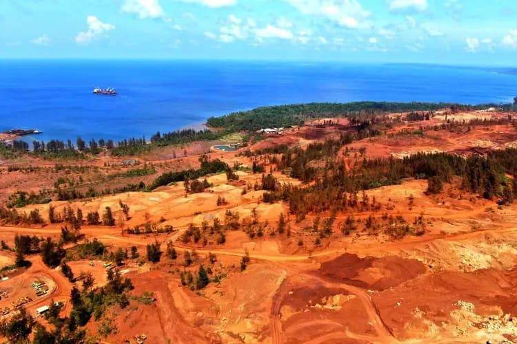 Aktivitas tambang di Desa Kacepi, Pulau Gebe. (X/@PartaiSocmed)