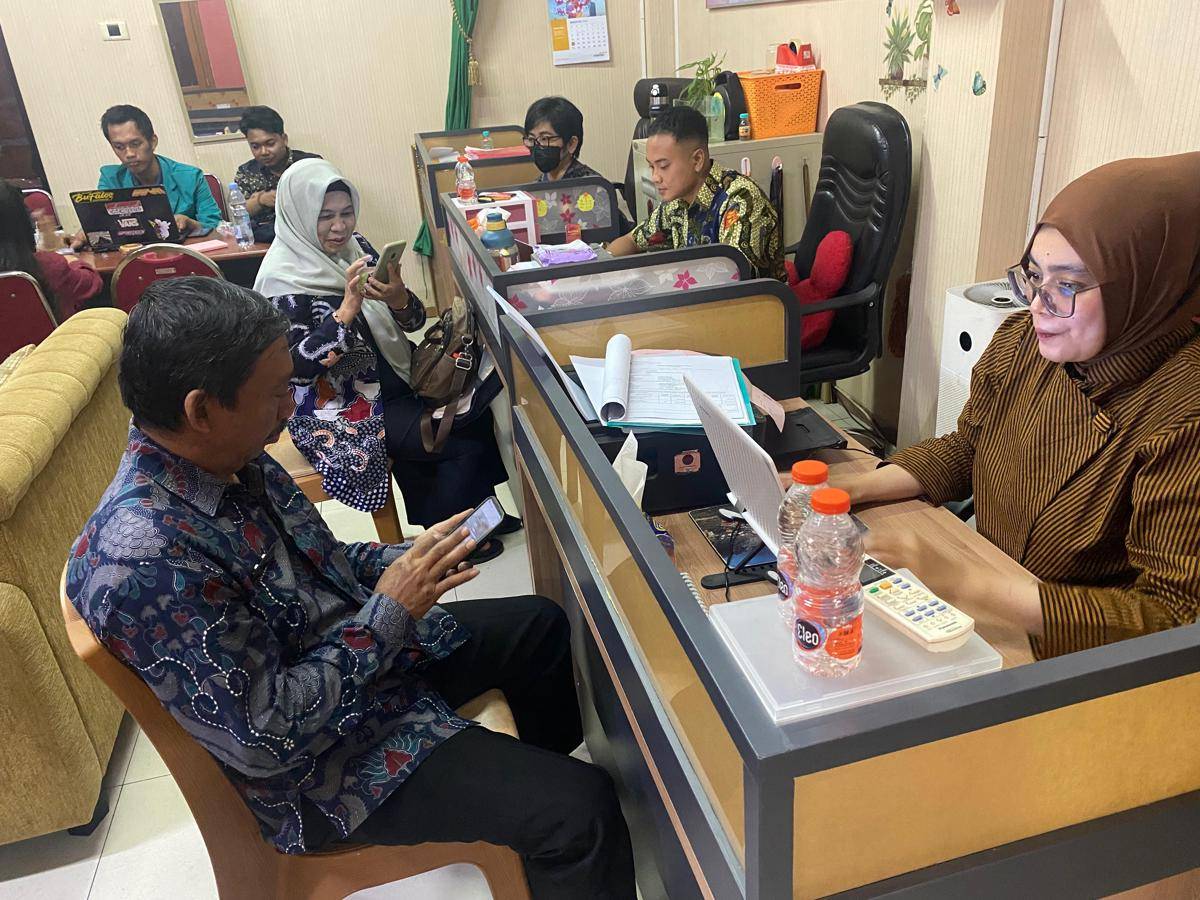 Pemeriksaan saksi kasus korupsi laptop Chromebook oleh Kejaksaan Negeri Kota batu. (Dok. Kejari Kota Batu)