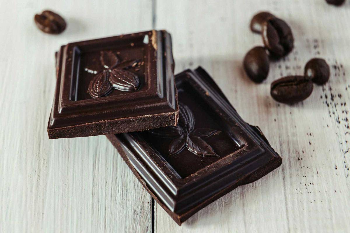 ilustrasi dark chocolate 