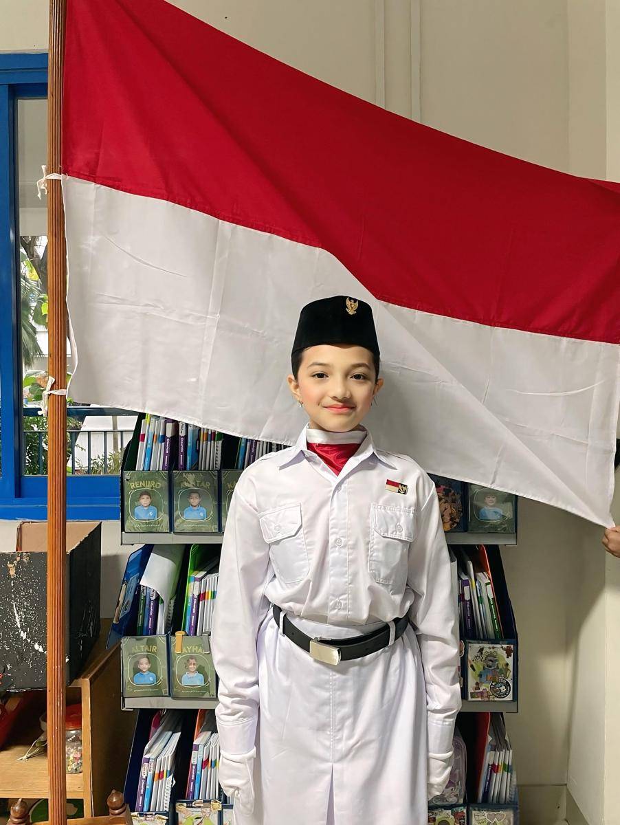 Arsy Hermansyah Jadi Petugas Upacara (Instagram.com/queenarsy)