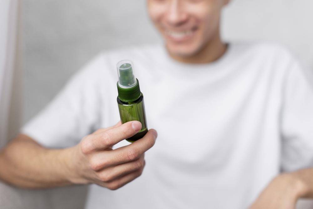 ilustrasi face mist cowok (freepik.com/freepik)