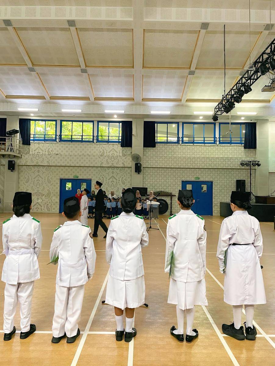 Arsy Hermansyah Jadi Petugas Upacara (Instagram.com/queenarsy)