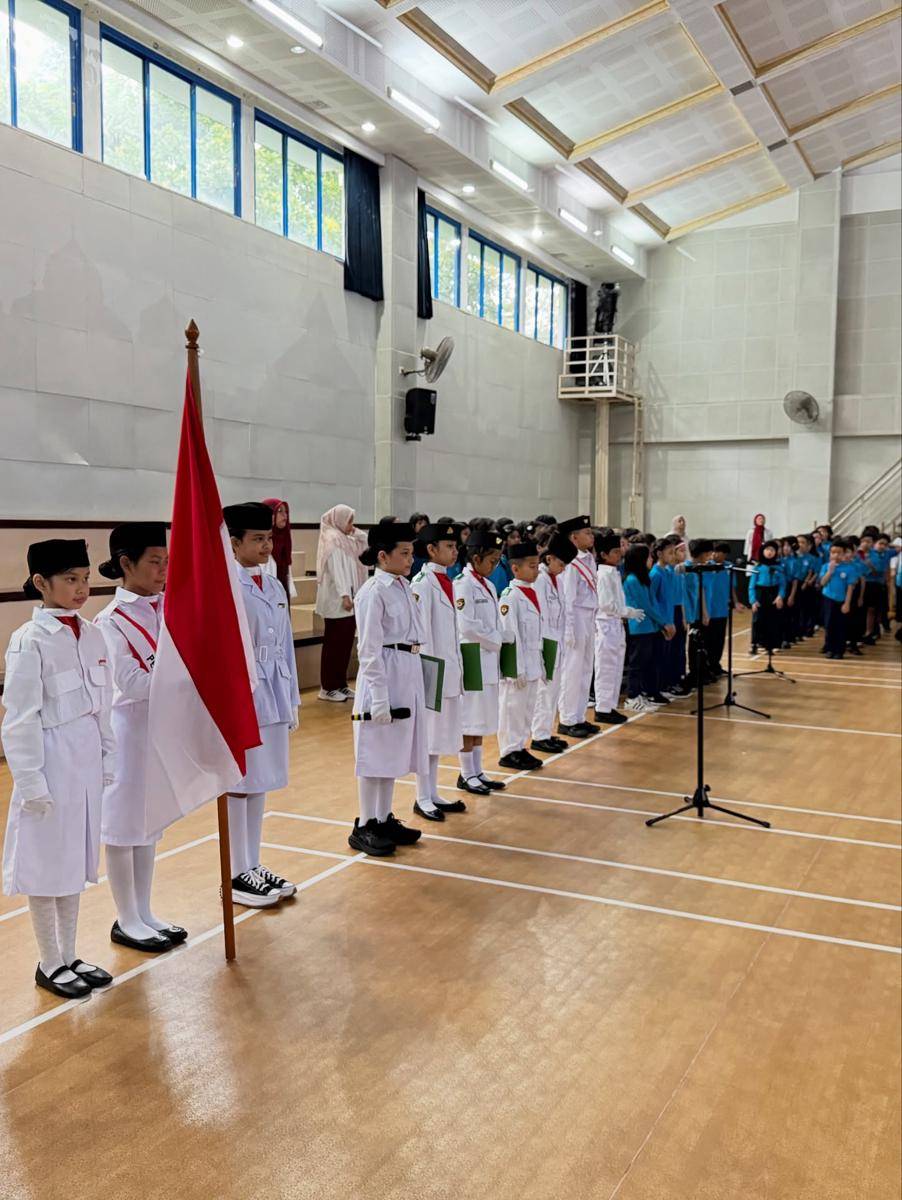 Arsy Hermansyah Jadi Petugas Upacara (Instagram.com/queenarsy)