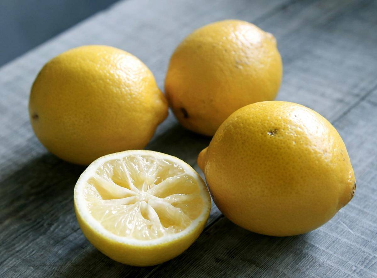 ilustrasi lemon (unsplash.com/_carolineattwood)