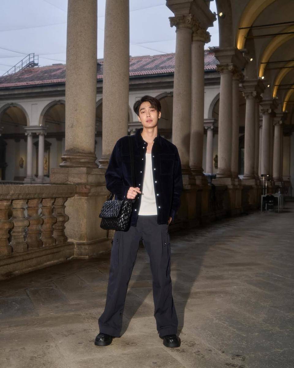 Style Dew Jirawat pakai tas 
