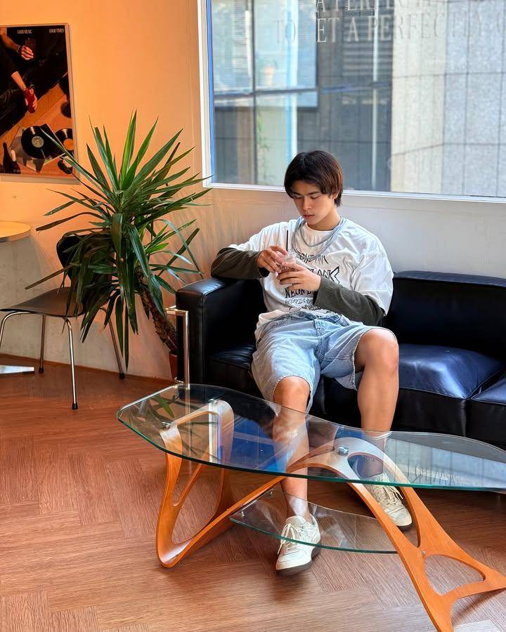 styling short jeans ala Cooper Patpasit (instagram.com/cooper_patpasit)