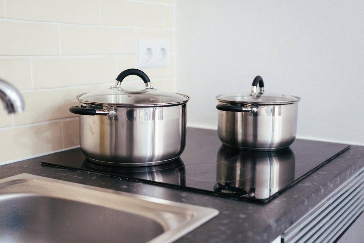 ilustrasi masak di kompor induksi (pexels.com/Jaycee300s)
