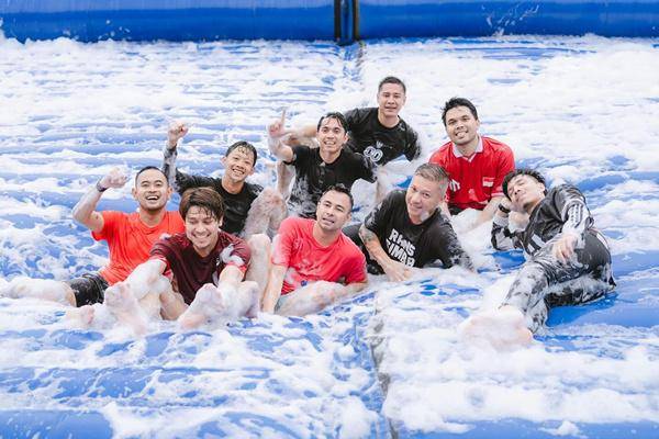 Artis Lomba 17-an Bareng (Instagram.com/raffinagita1717)