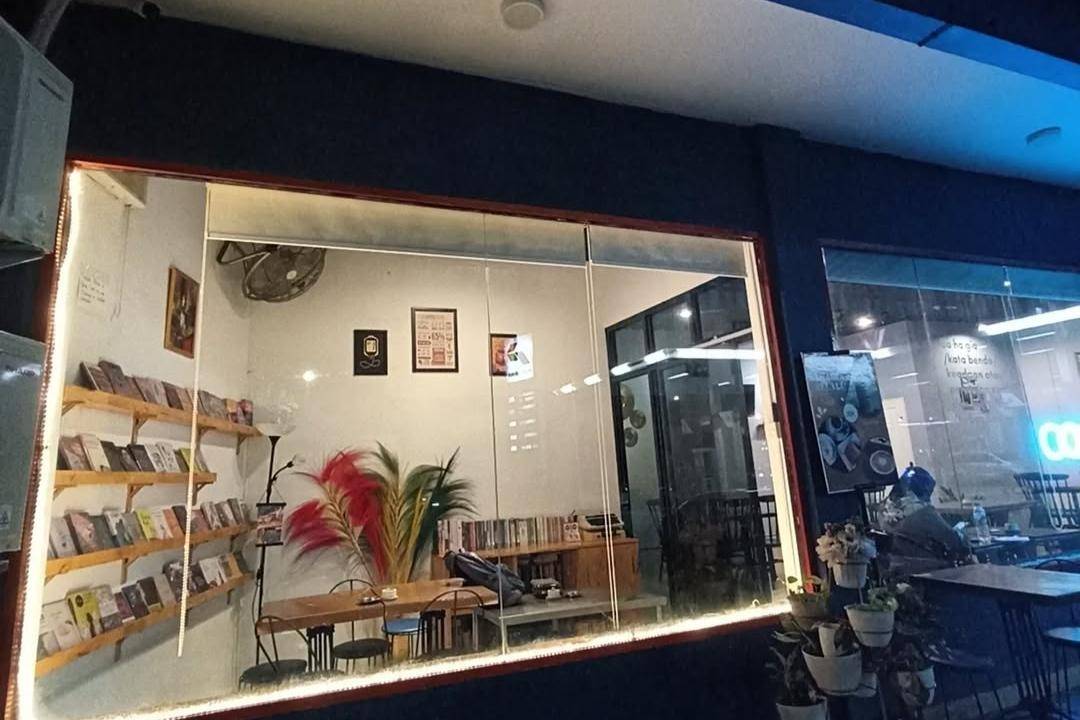 Kopi Bahagia Selalu x Kleio Buku(instagram.com/kleiobuku)