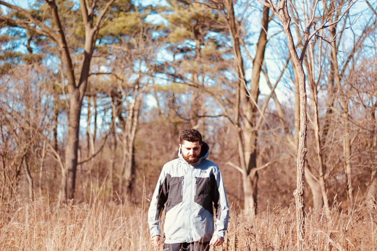 ilustrasi jaket hiking (unsplash.com/jaimedantas)