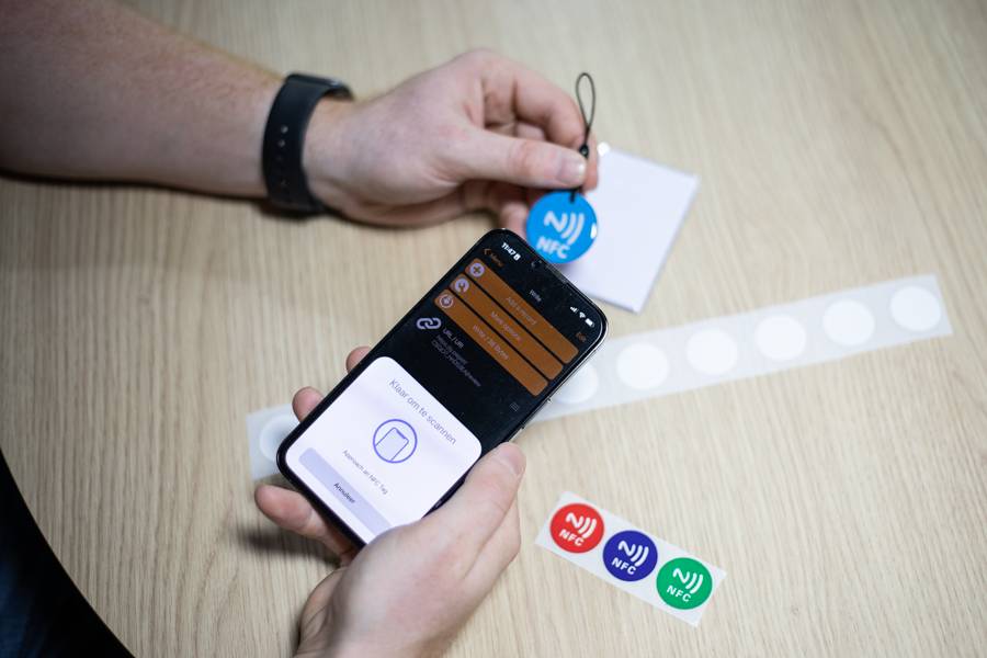 ilustrasi NFC tag