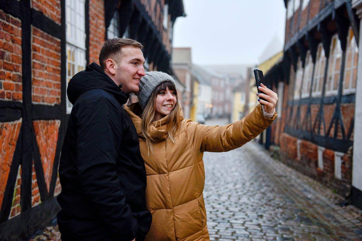 ilustrasi jaket berbahan despo (pexels.com/Katalin Fábián)