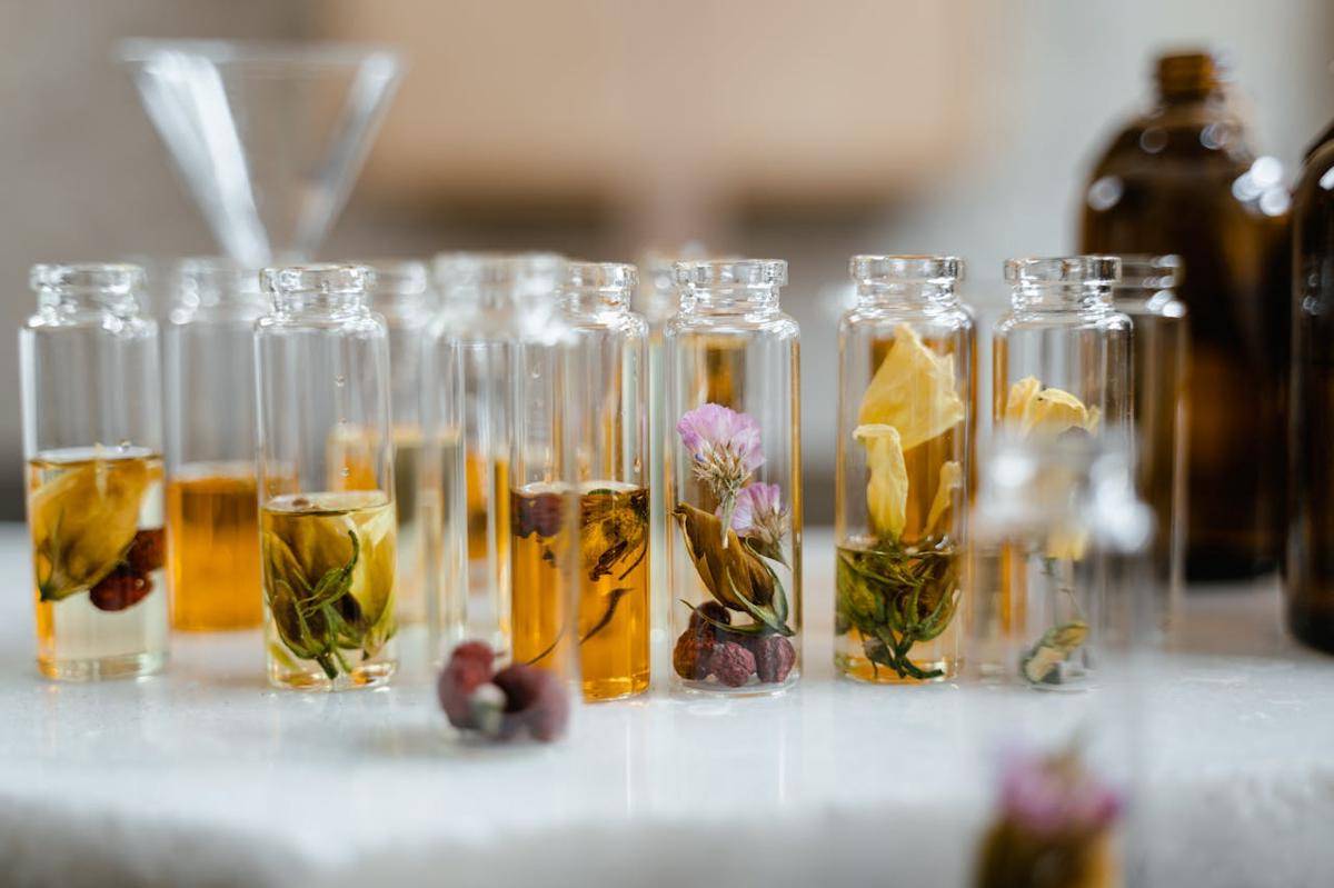 Ilustrasi parfum dalam gerakan slow fragrance (pexels.com/MART PRODUCTION)
