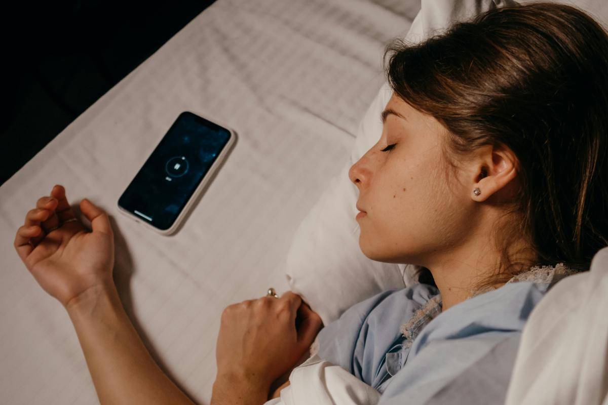 ilustrasi sedang tidur (pexels.com/Polina)
