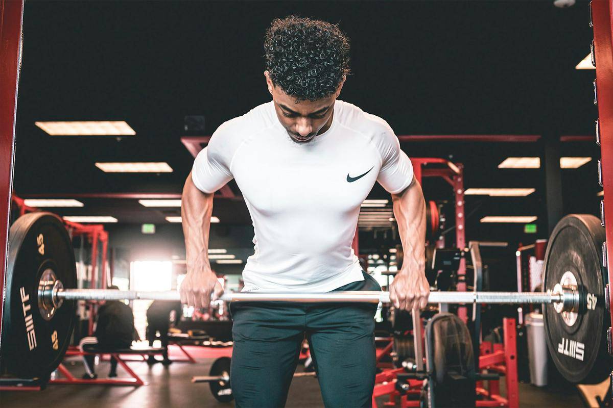 ilustrasi pria di gym (unsplash.com/Ryan Hoffman)