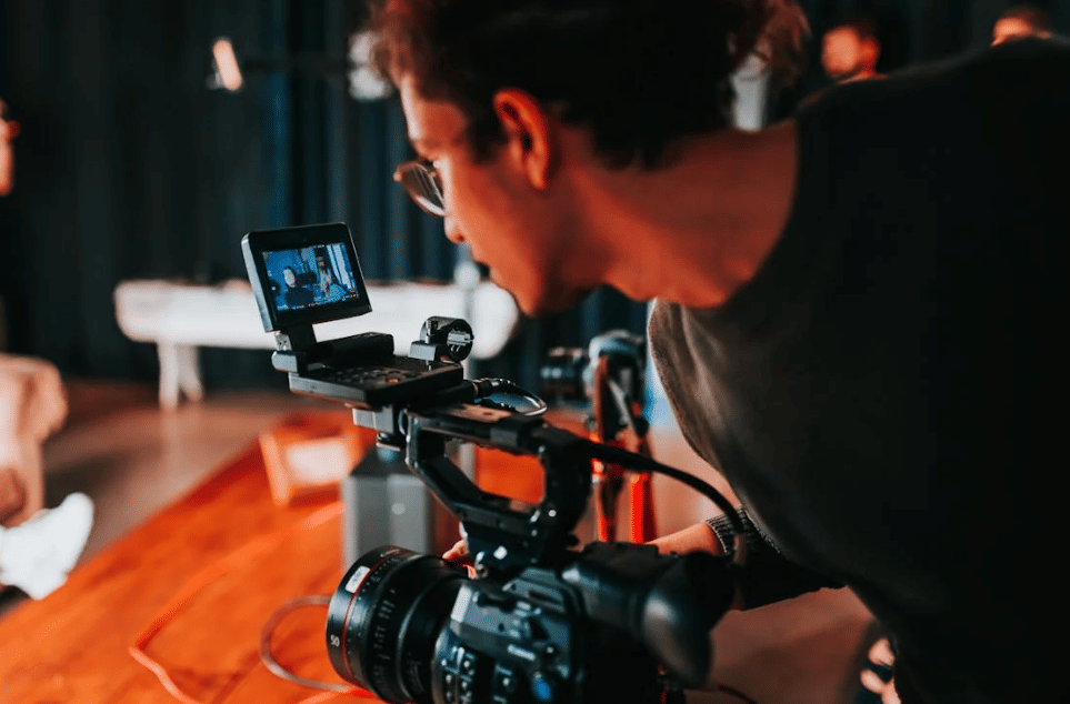 illustrasi videografer (pexels.com/Matheus Bertelli)