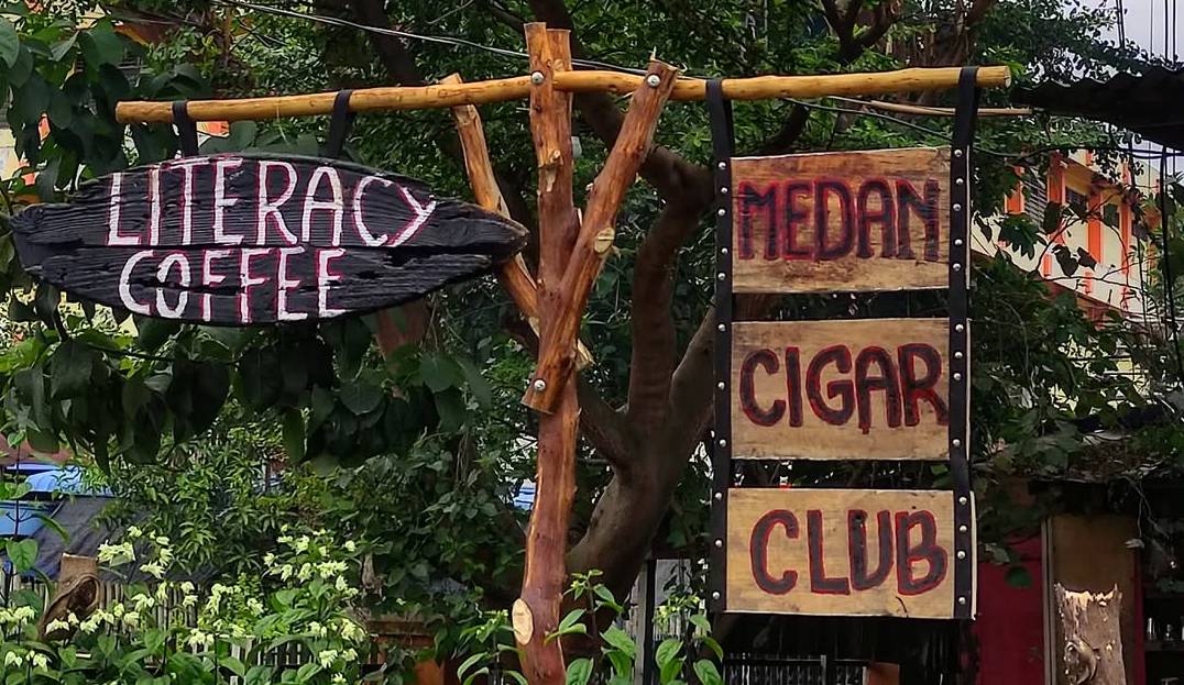 literacy coffee (instagram.com/literacy coffee)