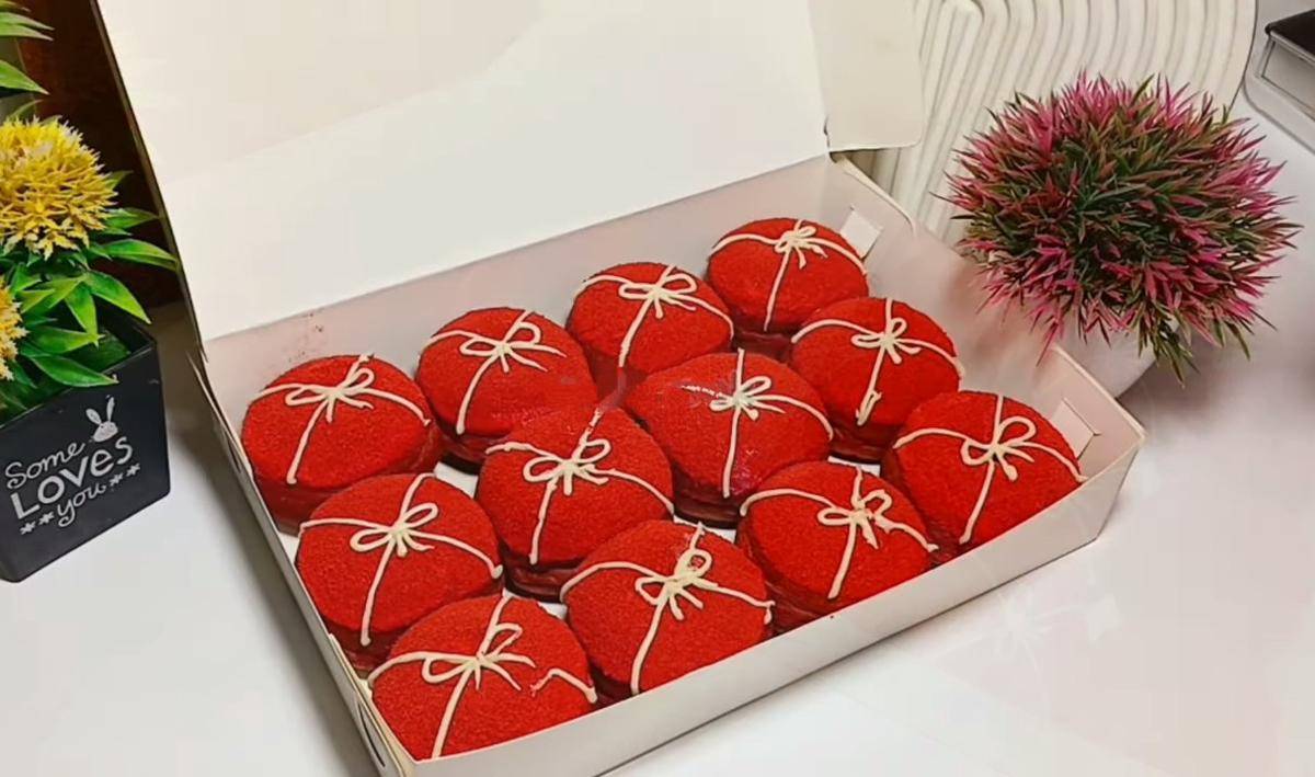 ilustrasi donat kentang red velvet (YouTube.com/vieCook)