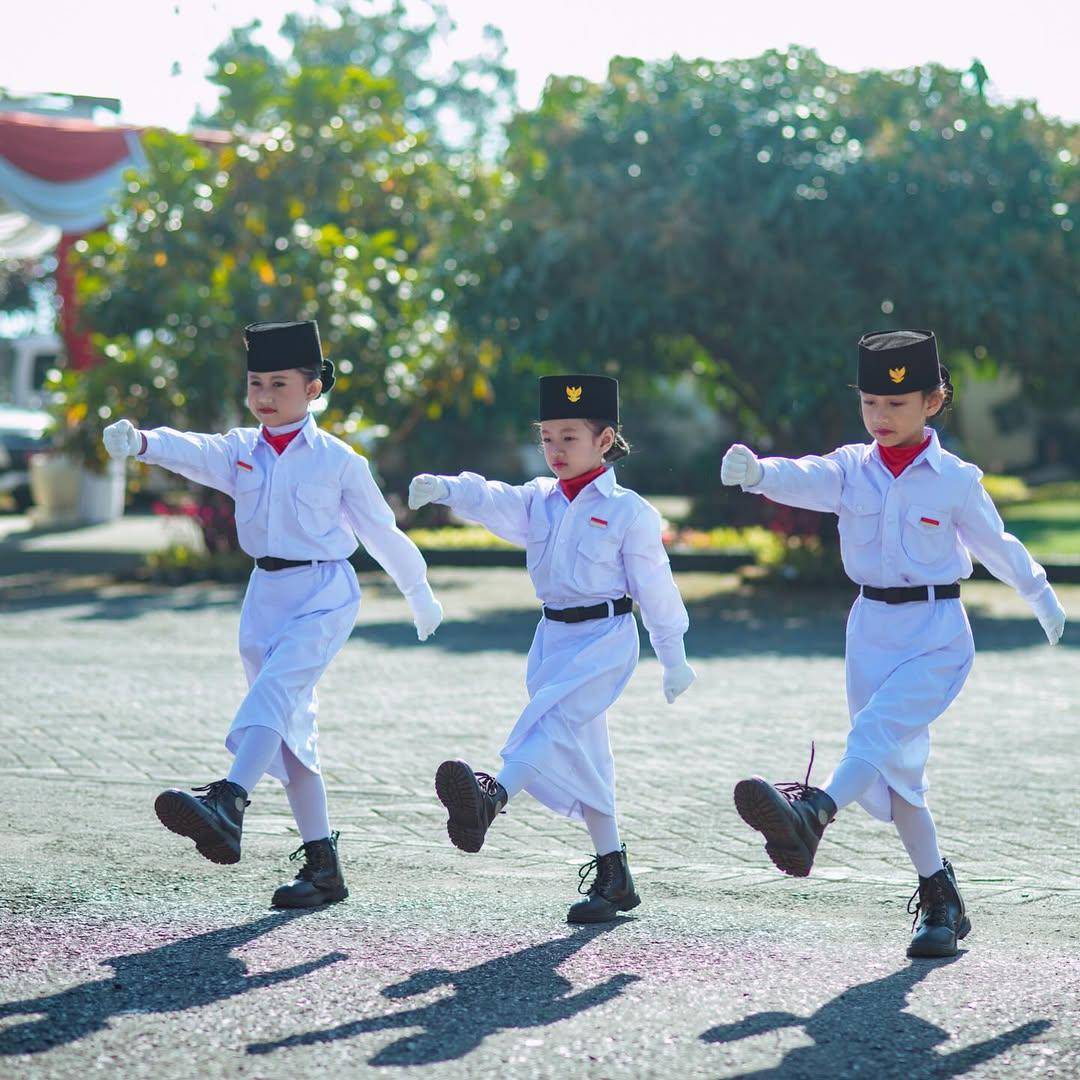 potret upacara di sekolah paud Yuni Shara 