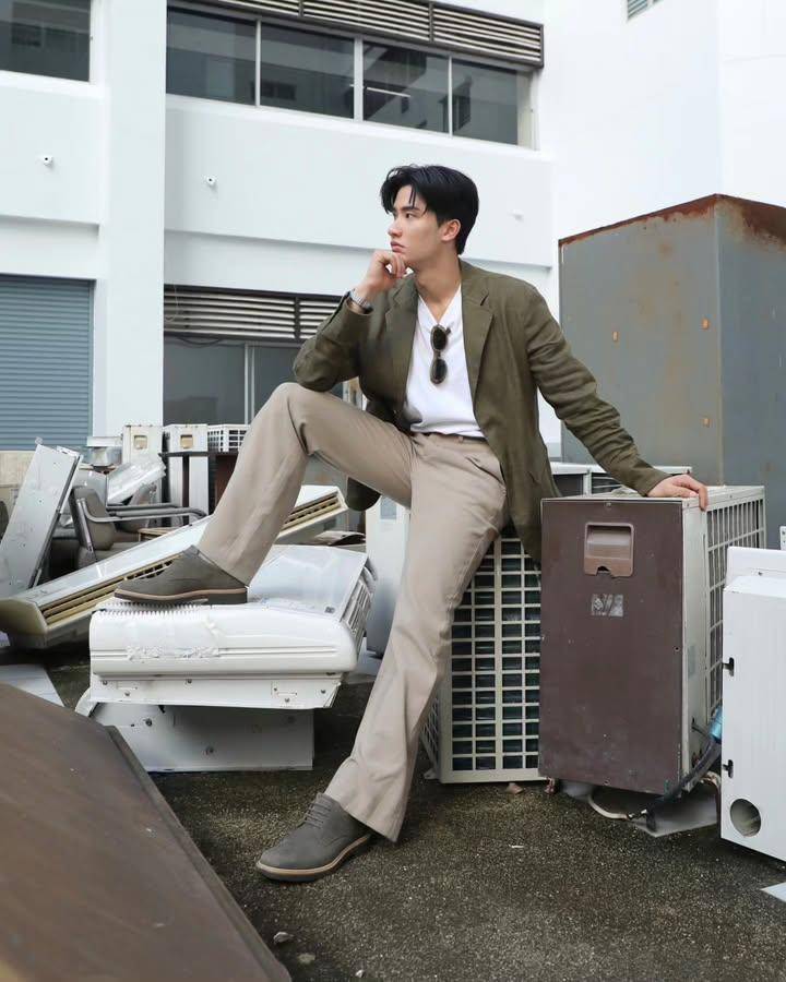 styling plain t-shirt ala Tay Tawan (instagram.com/tawan_v)