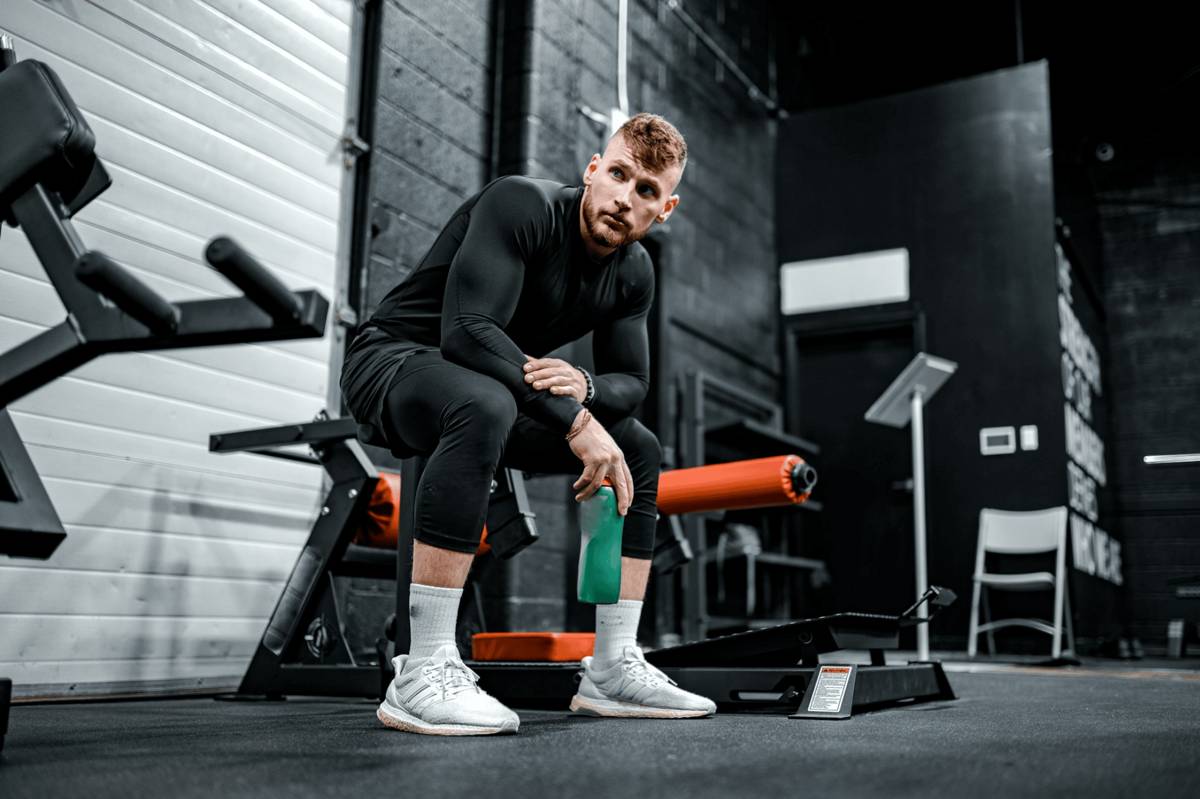 ilustrasi pria di gym (unsplash.com/Anastase Maragos)