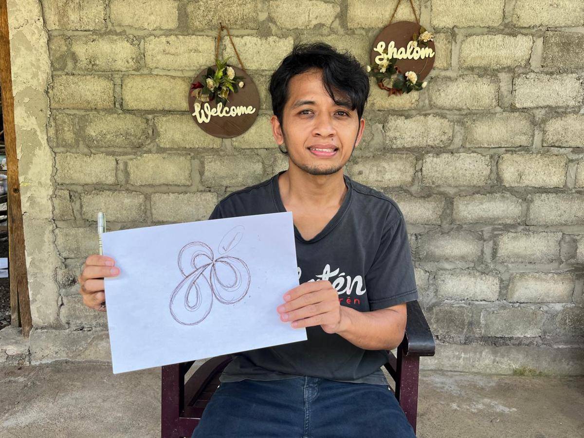Yusup Kristiyanto warga Dusun Tunggul, RT 03 RW 4, Desa Jarum, Kecamatan Bayat, Kabupaten Klaten, pria yang mendesain logo HUT ke-80 Jateng. (Dok Pemprov Jateng)
