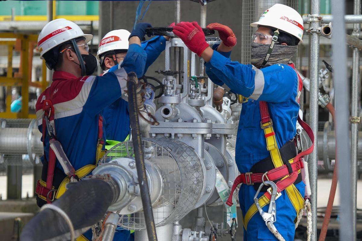 PT Kilang Pertamina Balikpapan (KPB) mencatat pencapaian penting dengan melaksanakan pemasukan perdana catalyst pada unit Residue Fluid Catalytic Cracking (RFCC), Minggu (17/8/2025).