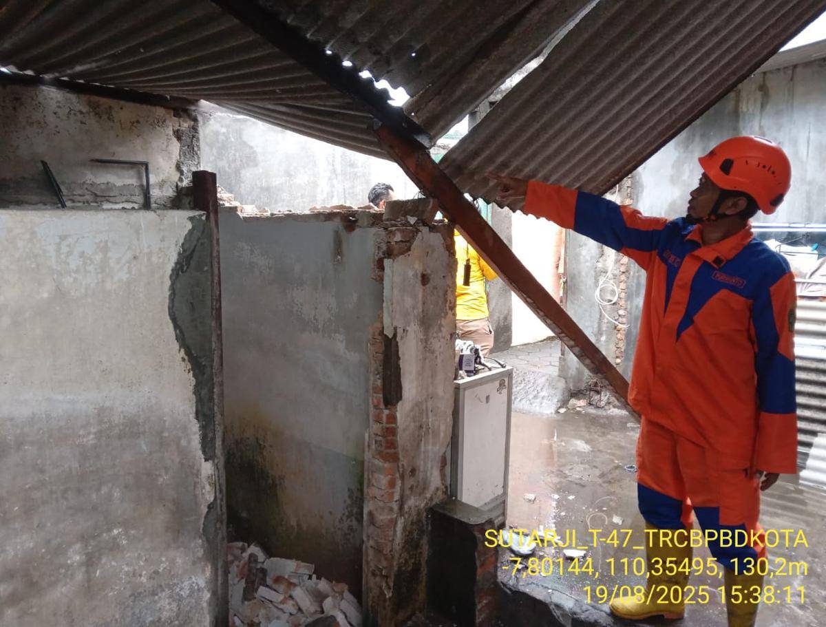 Dampak Cuaca Ekstrem di DIY, Pohon Tumbang hingga Korban Luka