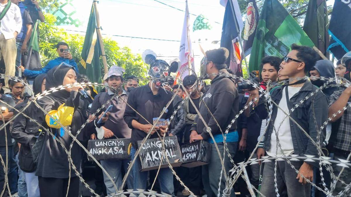 Demo tolak kenaikan pajak PBB-p2 di Kabupaten Bone