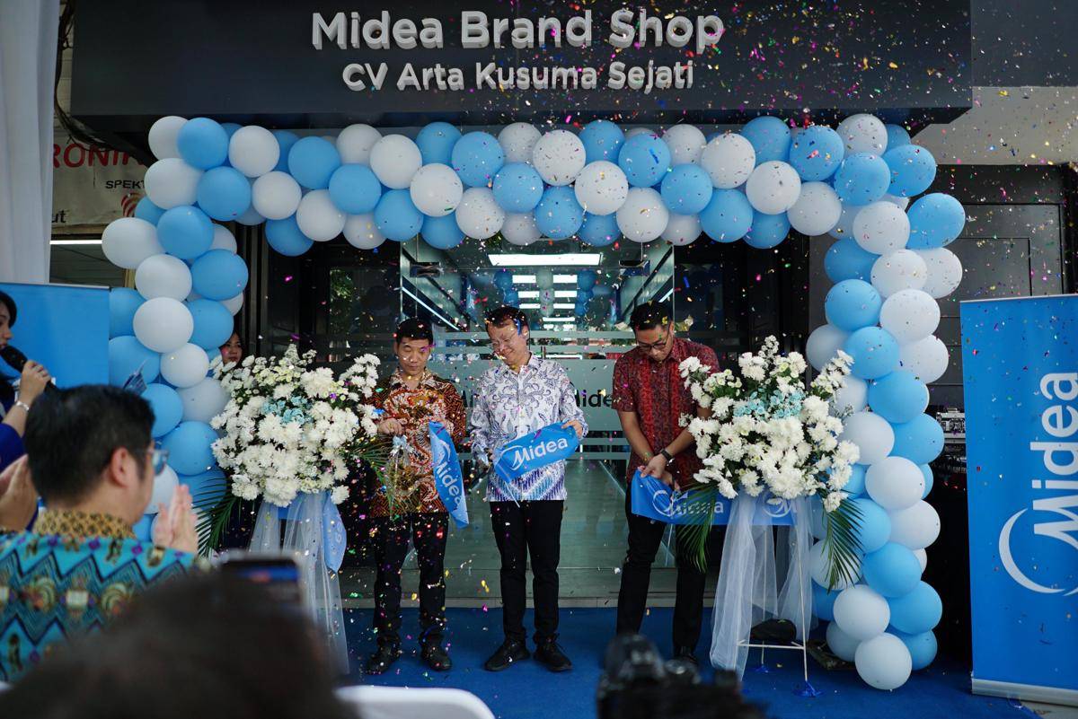 Midea Electronics Indonesia resmi membuka Midea Brand Shop pertama di Medan, Selasa (19/8/2025). (dok.istimewa)
