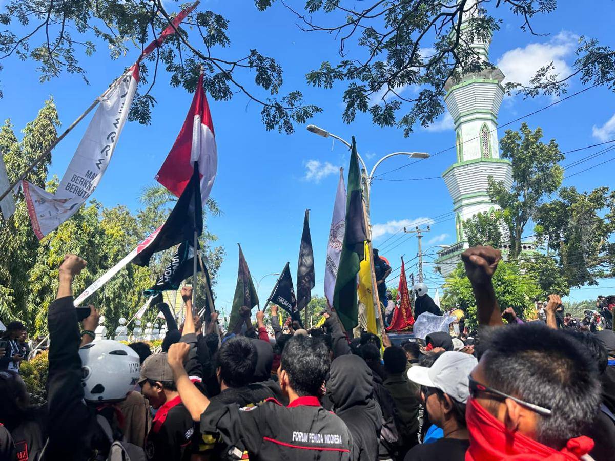 Demo tolak kenaikan pajak PBB-p2 di Kabupaten Bone