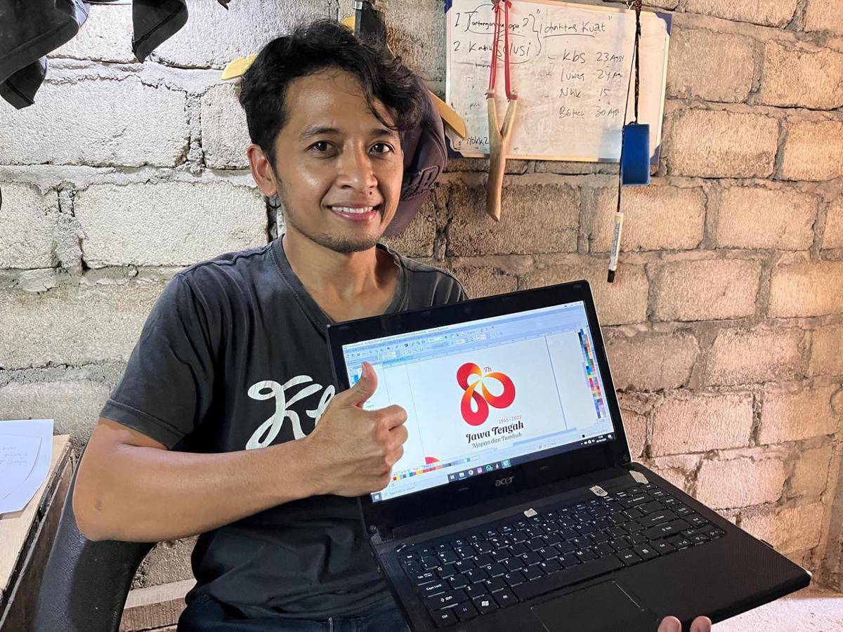 Yusup Kristiyanto warga Dusun Tunggul, RT 03 RW 4, Desa Jarum, Kecamatan Bayat, Kabupaten Klaten, pria yang mendesain logo HUT ke-80 Jateng. (Dok Pemprov Jateng)