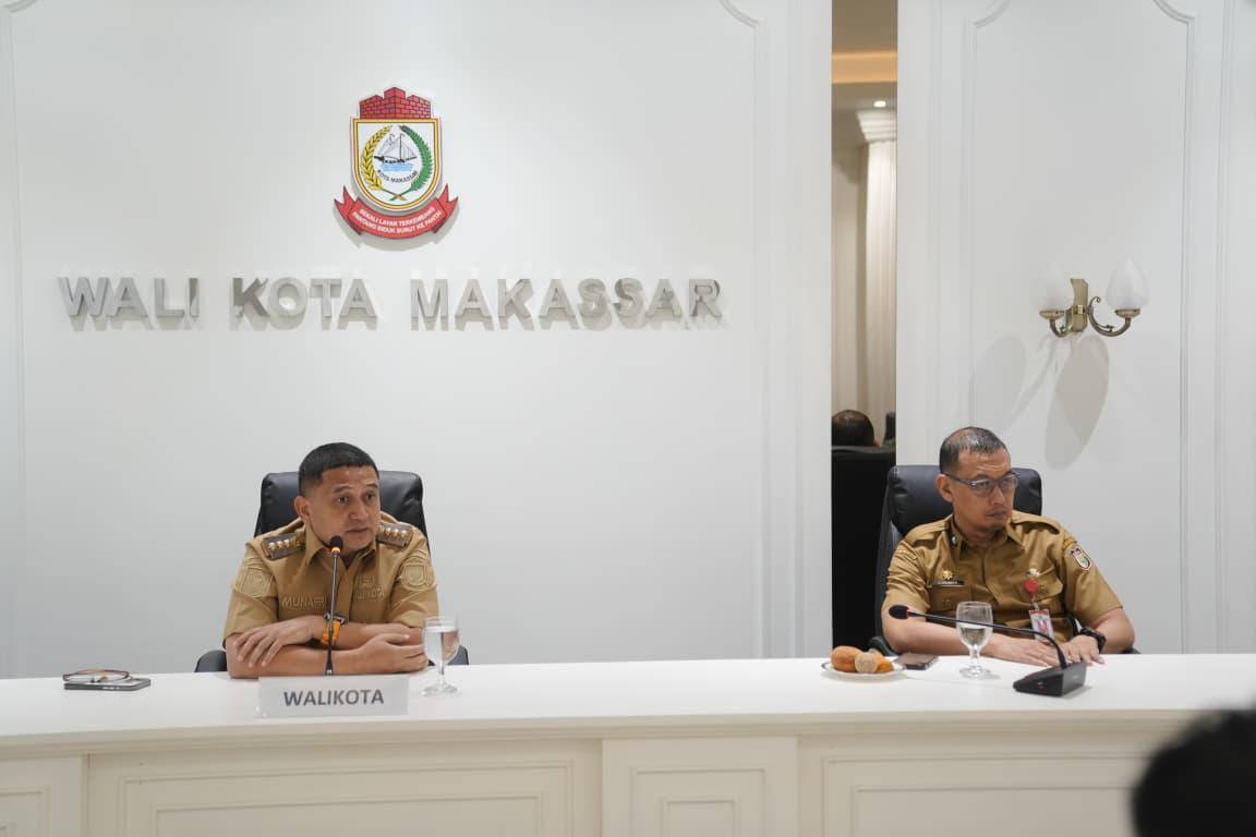 Wali Kota Makassar Munafri Arifuddin menerima aspirasi warga Tamalanrea terkait rencana lokasi pembangunan PLTSa di Balai Kota, Selasa (19/8/2025). 